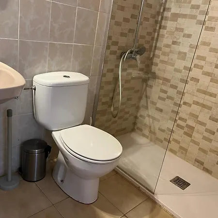 Jardin : Bright Spacious One Bedroom Flat Апартаменти