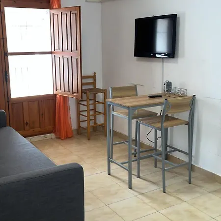 Jardin : Bright Spacious One Bedroom Flat Апартаменти Торрев'єха