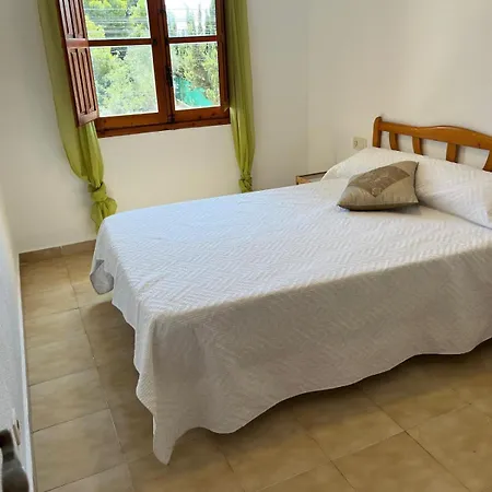 Jardin : Bright Spacious One Bedroom Flat Апартаменти *